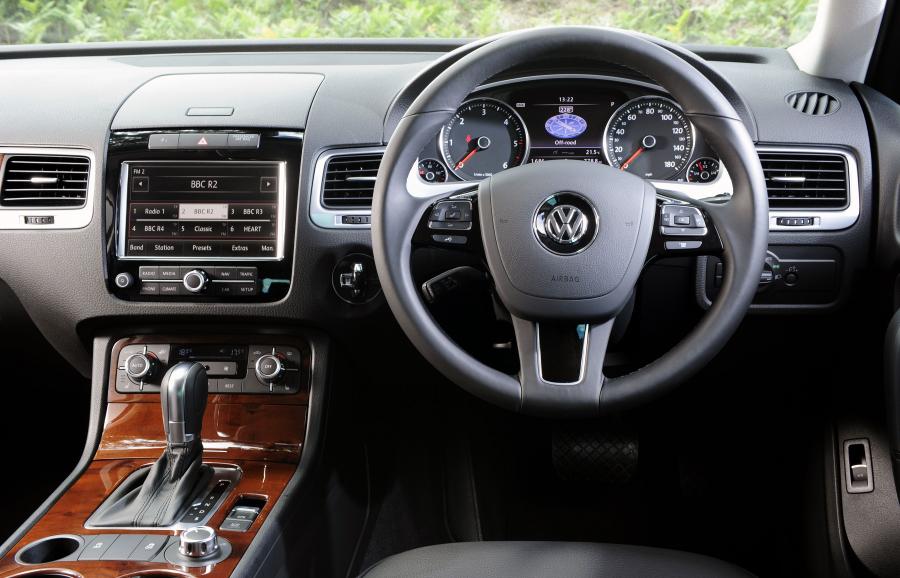  Volkswagen Touareg V6 TDi 2010 года  (UK) (фото 3 из 35)